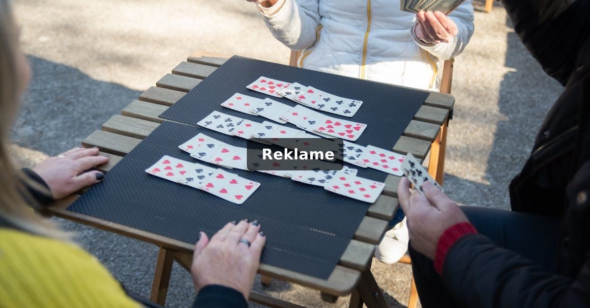 Spilfællesskaber i Danmark: Fra pokerborde til onlineklubber